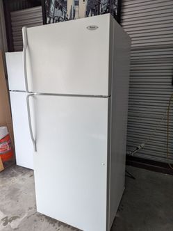 Refrigerator Whirlpool in GREAT CONDITION. DELIVERY 🚚 AVAILABLE.