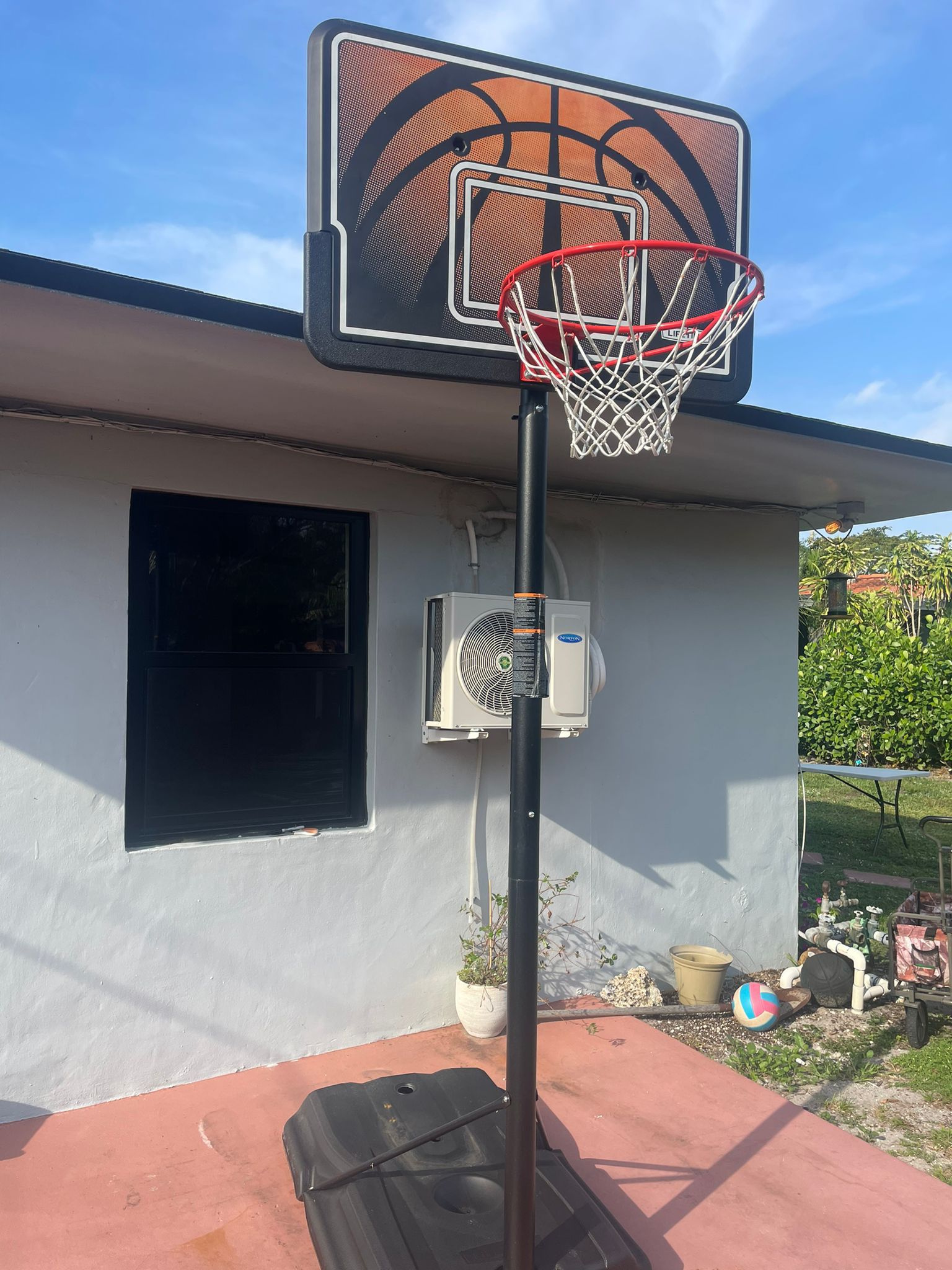 Basketball hoop 