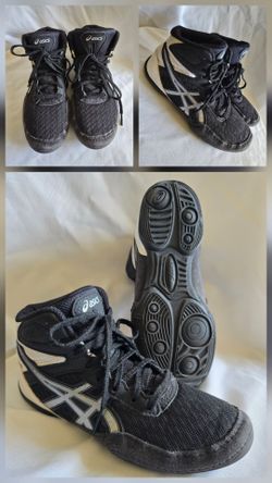KID'S WRESTLING SHOES SIZE 2