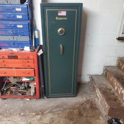 Sentry Combination Rifle/Gun Safe