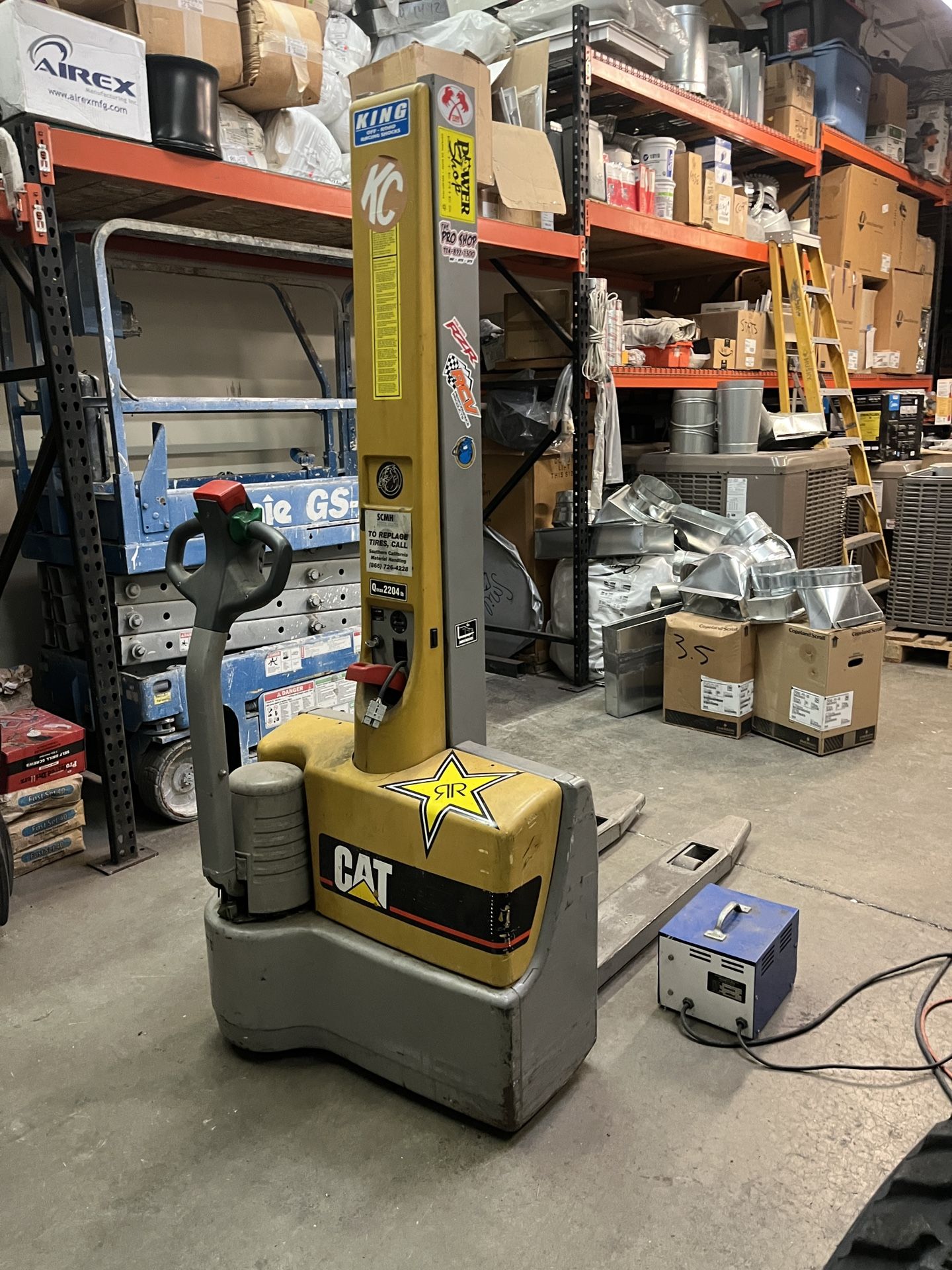 Caterpillar NFP22 Pallet Jack