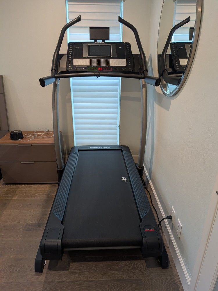 NordicTrack Commercial x11i Incline Treadmill iFit Touchscreen