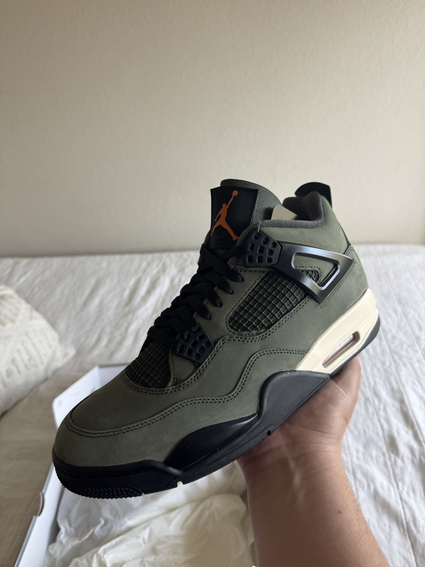 Undefeated 4s Sz 10.5 
