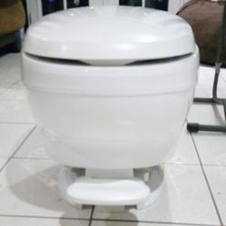 RV TOILET 