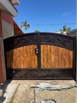 Double side gate
