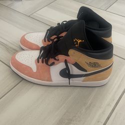 Nike Air Jordans - Jordan 1 Mid SE Flight Club