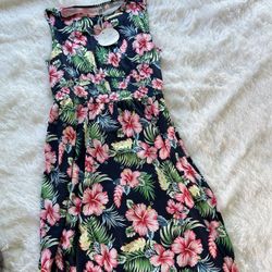 Long Beautiful Flower 🌺 Dress Size: S