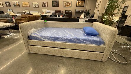 DAY BED