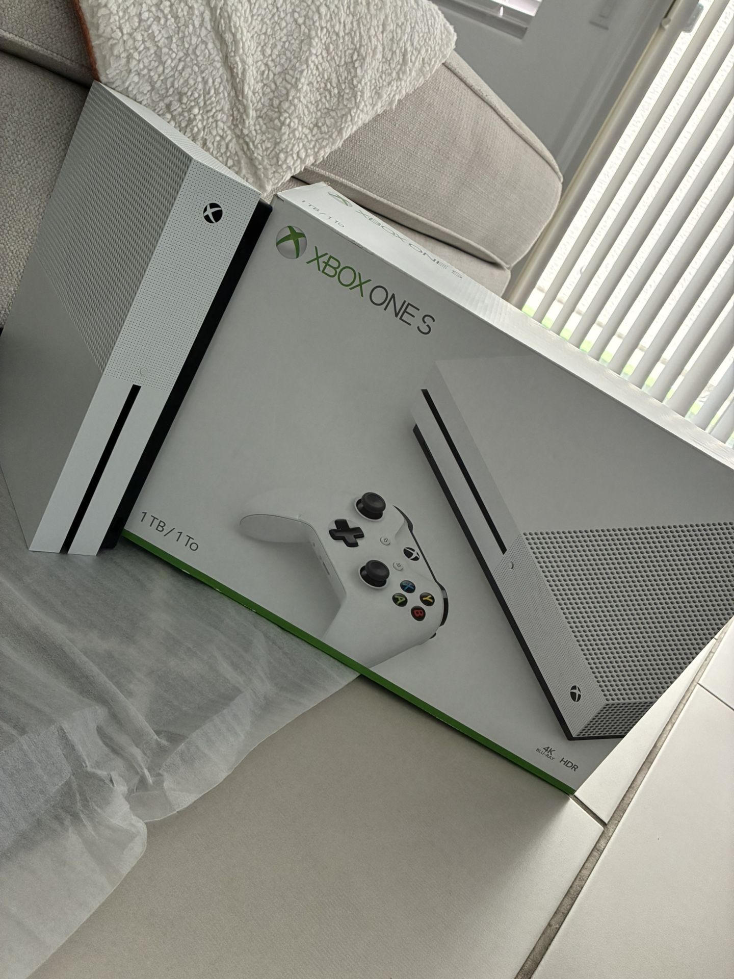 XBOX ONE S 1TB