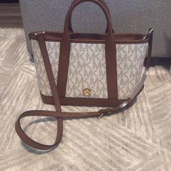 NWT - Michaels Kors Crossbody