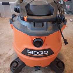 Rigid Shop Vac With Car Accessory Kit