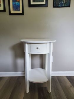 Round wood side table