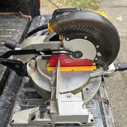Dewalt 10” Compound Miter Saw