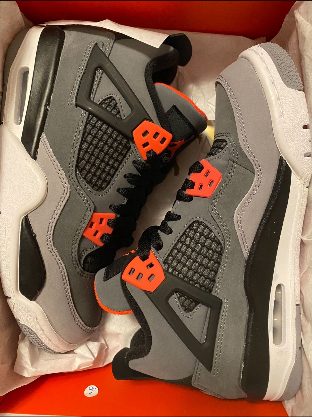 DS INFRARED JORDAN 4 GS SIZE 4Y & 4.5Y