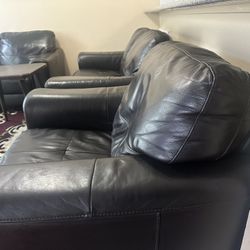 Black Leather Sofa Set (3 Pieces) with Coffee Table – Great Condition