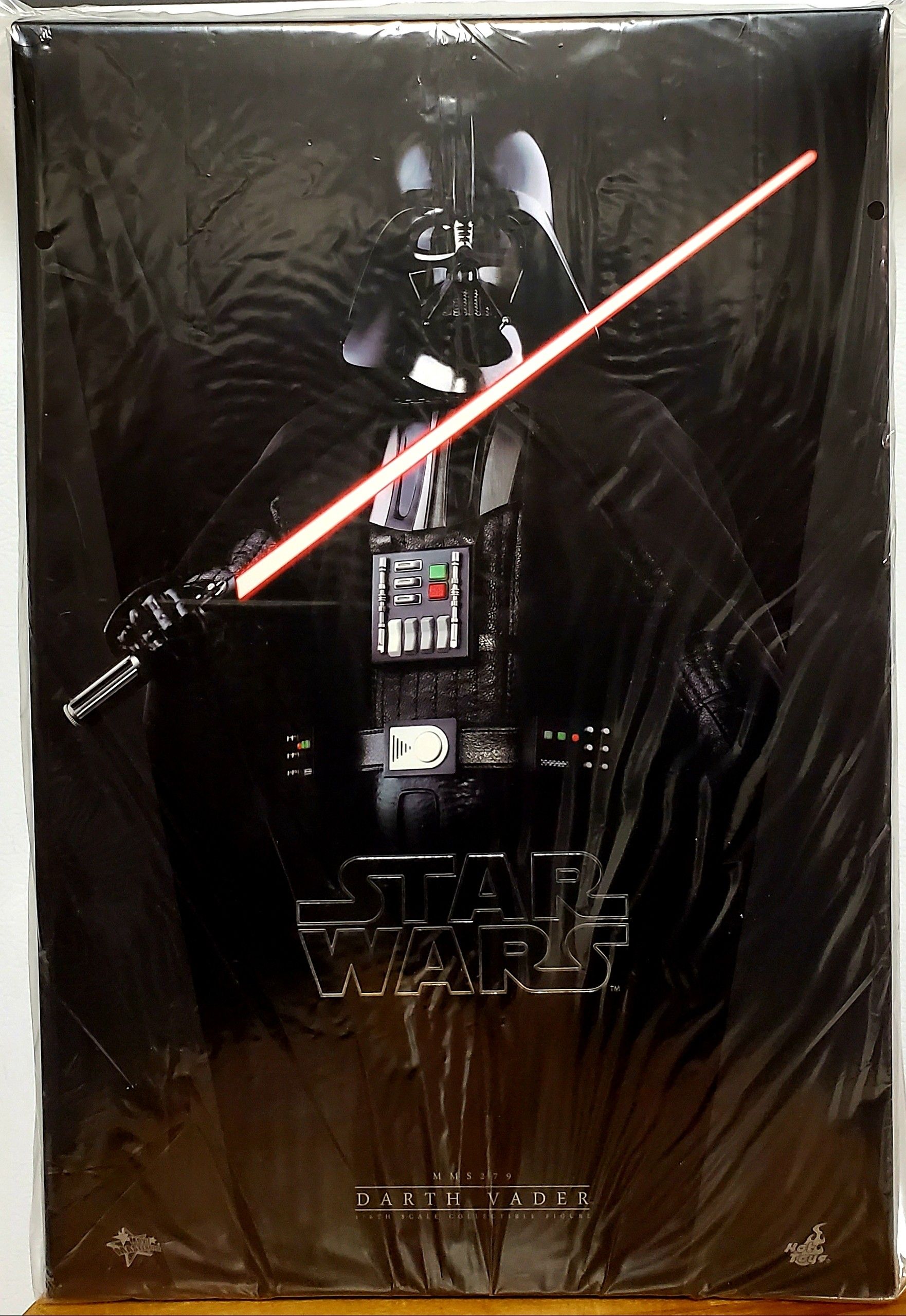 Hot Toys Star Wars Episode IV DARTH VADER (MMS279) 1/6 scale collectible figure (New in box!)