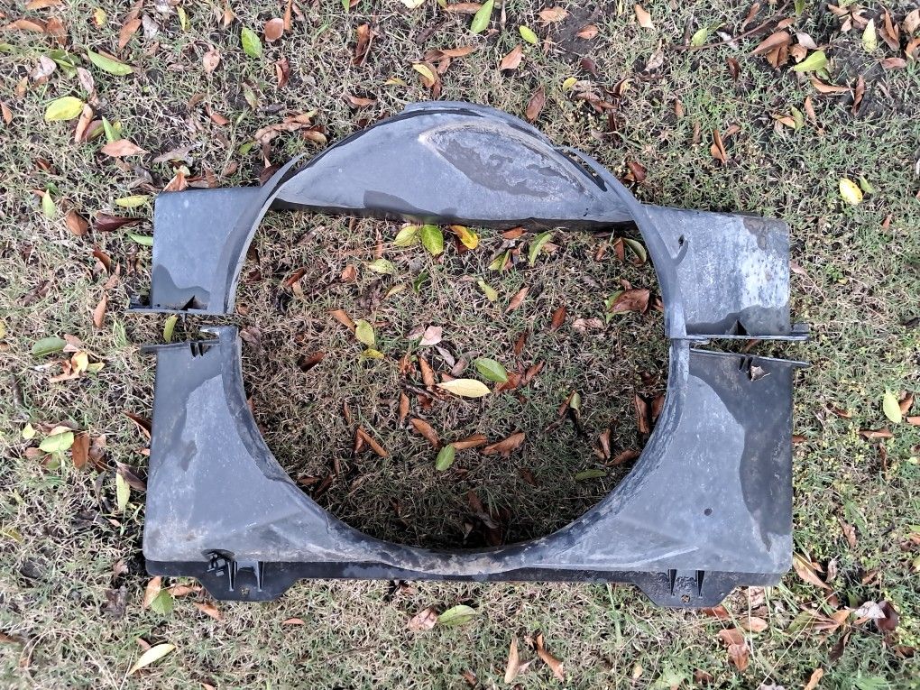 GM CHEVY RADIATOR FAN SHROUD