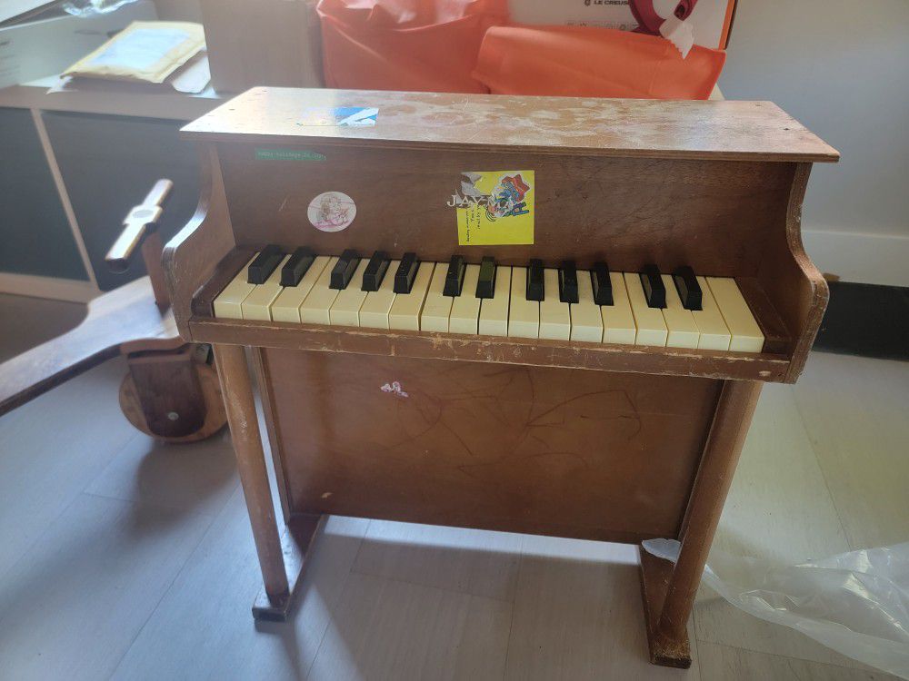 Mini Wooden Piano