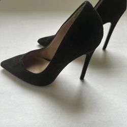 STEVE MADDEN Classic Black Suede Pointed Toe Pumps - Sleek & Sexy