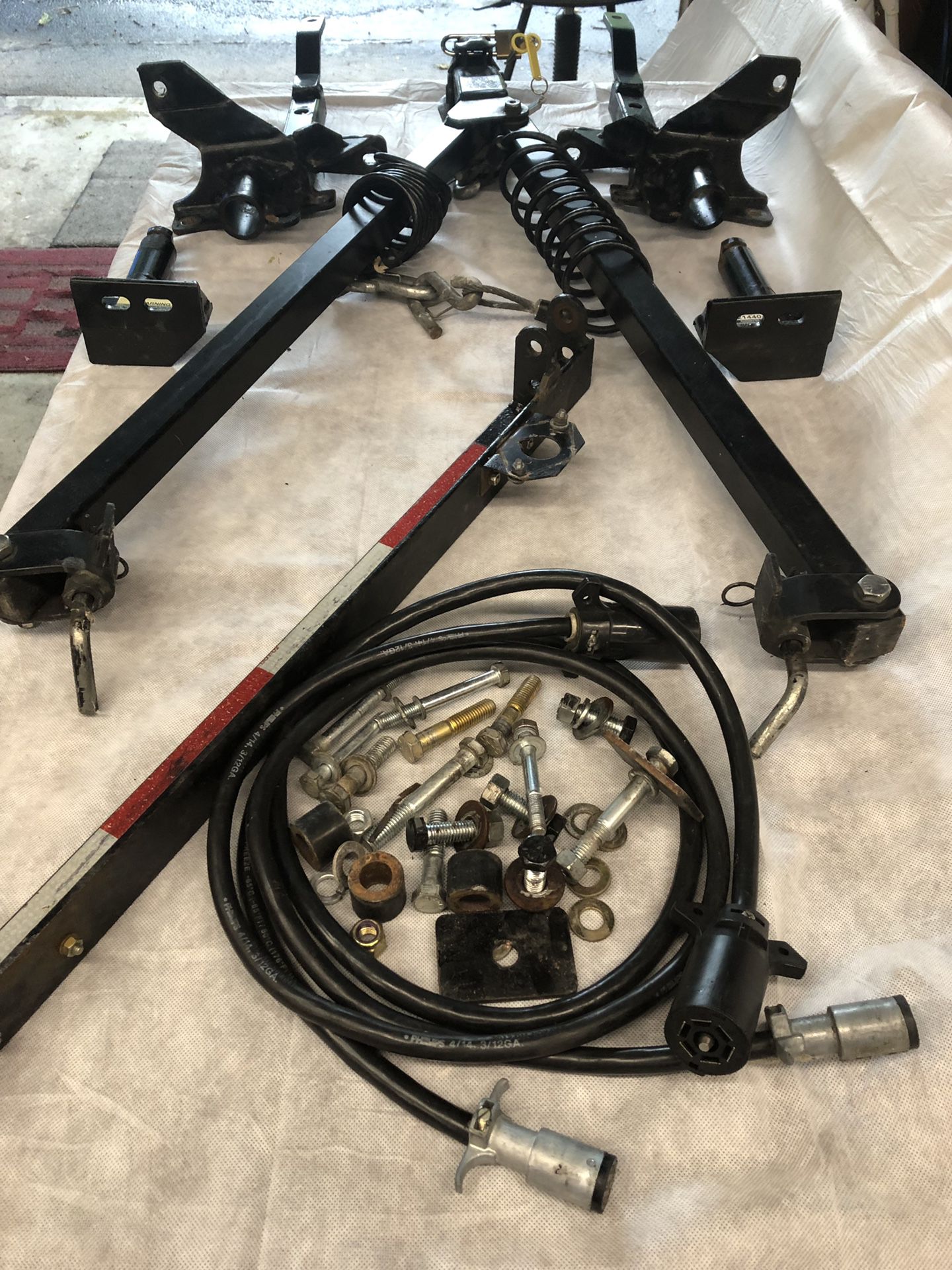 Road master tow assembly with Tracker tongue. Complete set only used 4 times. Like new. For a Jeep Grand Cherokee. Paid 800.00. Asking 400.00 or bes