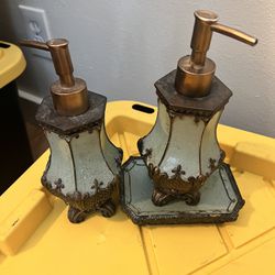 Soap Dispenser And Tray 