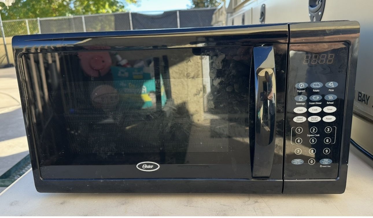 Oster Digital Microwave Oven