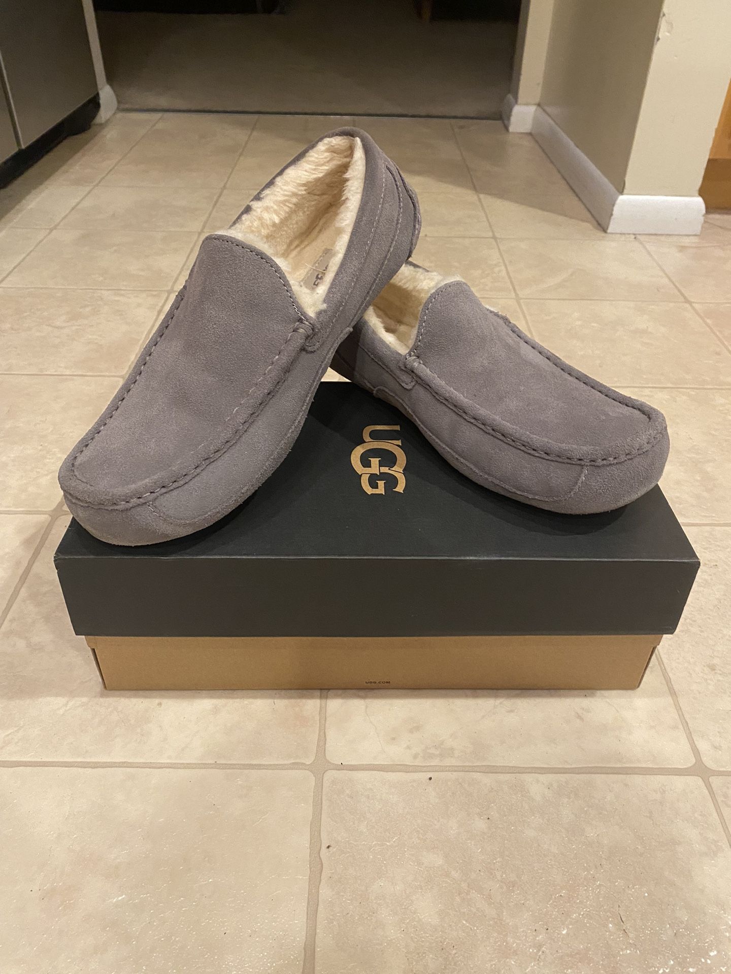 Ugg Ascot Slippers Gray Size 11