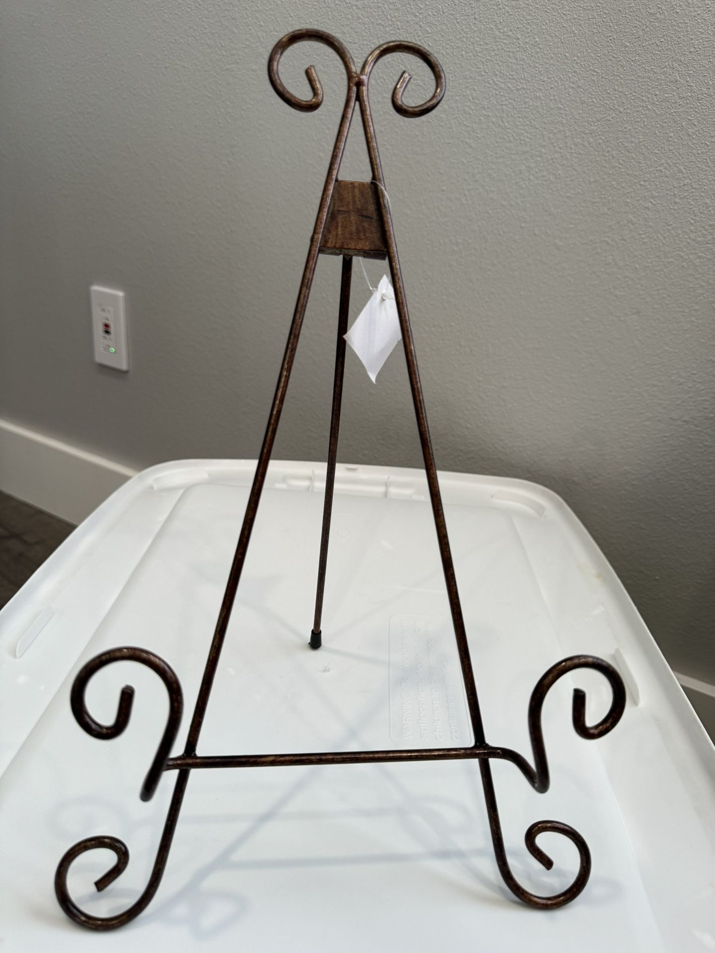 Bronze/Gold Iron Easel With Metal Scroll 