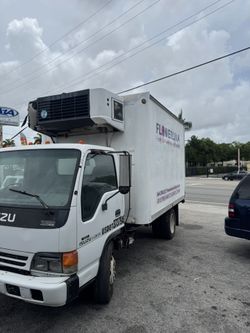 ISUZU NQR Truck Petroleo