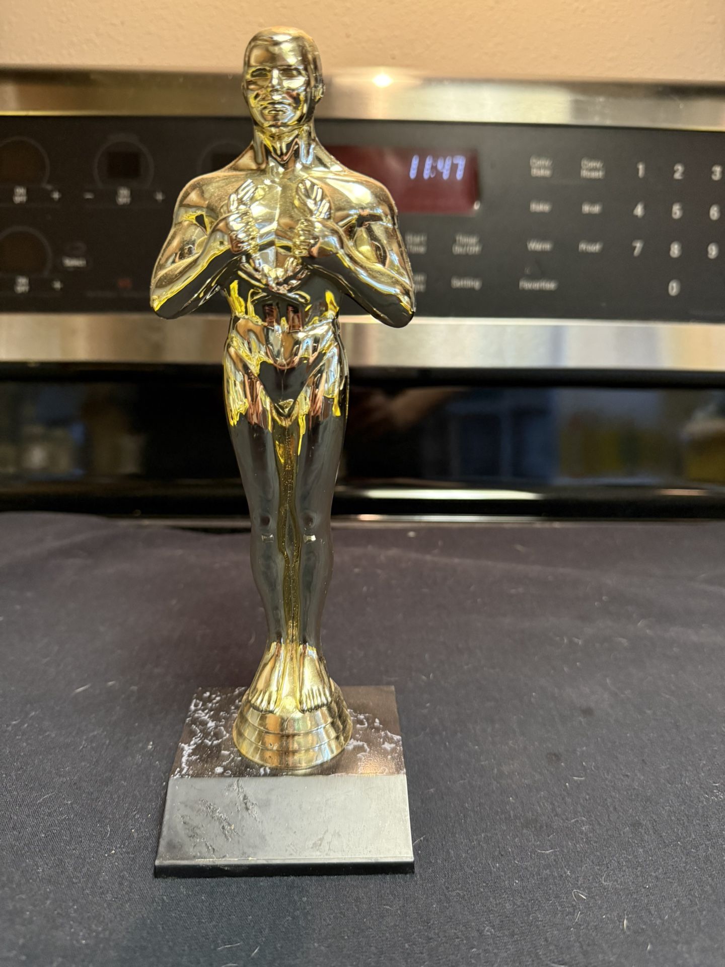 Oscar statue at replica 9.5 inches tall