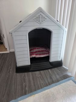Plastic Dog House Medium size Pet Indoor Outdoor All Weather Shelter Cage Kennel 30x30x32”