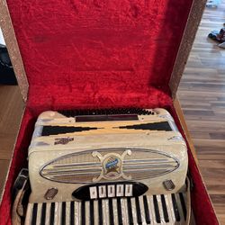 Vintage Accordion VERY Nice Condition