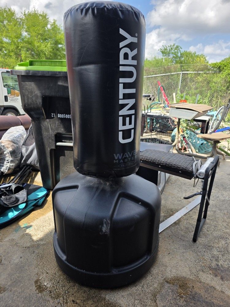 Century Freestanding Wavenaster Punch/kick Stand