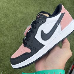 Jordan 1 Low Coral 