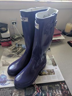 Perfect condition rubber boots size 8.