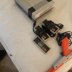 Nintendo NES Setup W / Accessories 