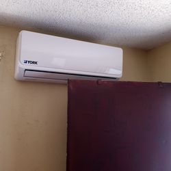 Ac Mini Split Unit 1 Ton  110  Cold  And  🔥 New Unit In The Box