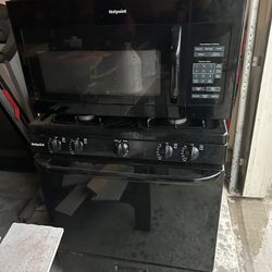 Stove And Microwave 