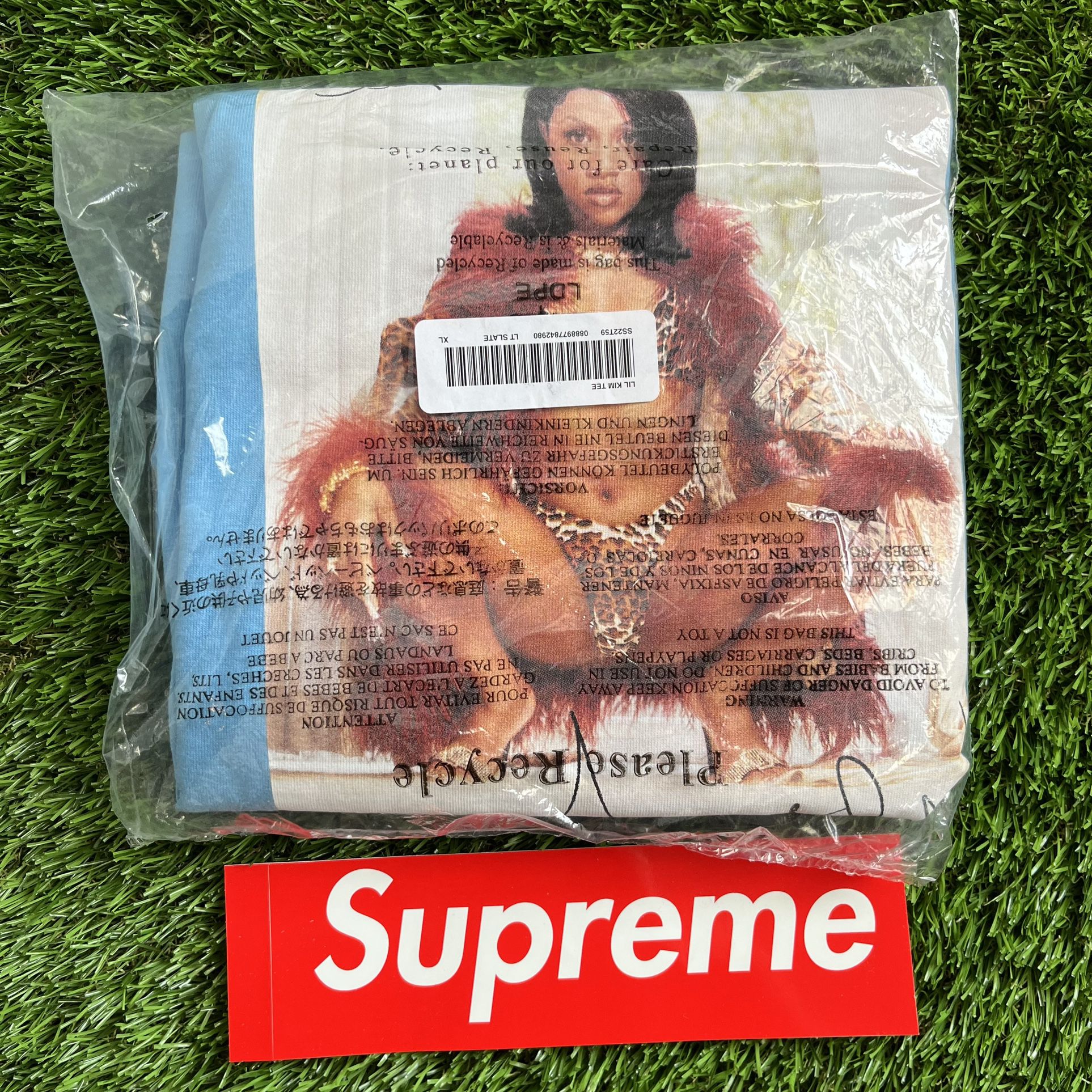 Supreme Lil Kim Tee size XL Adult Mens Short Sleeve Extra Large Pale Teal Blue Light Shirt All Over Print