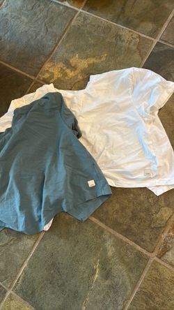 Vuori  short sleeve feather cross back tee x2