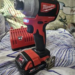 Milwaukee M18 18v 1/4" Brushless Impact Driver WithM12/M18 Charger And Tote Bag