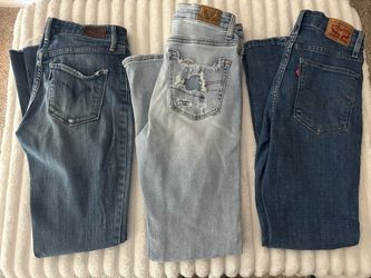 Women's Jeans Bundle - Levi's & American Eagle (Sizes 24/25)