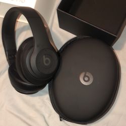 Beats Studio Pro Headphones new in box