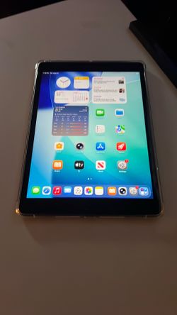 Apple iPad  8th gen iOS 26 WiFi+Cellular unlocked  case/charger Earbuds