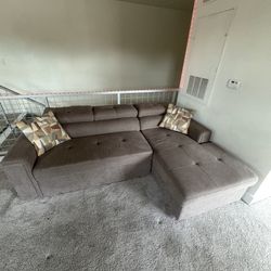 Sectional Sofa w/ Chaise & Built-In Phone Charger