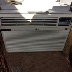 LG  25000 BTU Window Air Conditioner