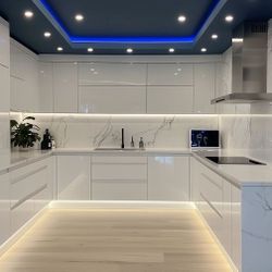 Custom Kitchen Cabinets 