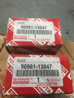 HB4 or 9006 light bulbs