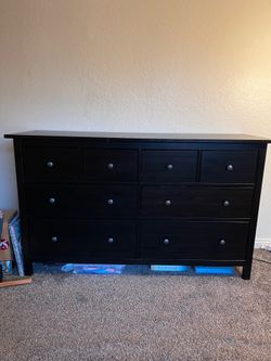 8-Drawer Dressesr