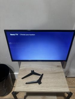 24 Inch Roku Tv With Remote And Stand